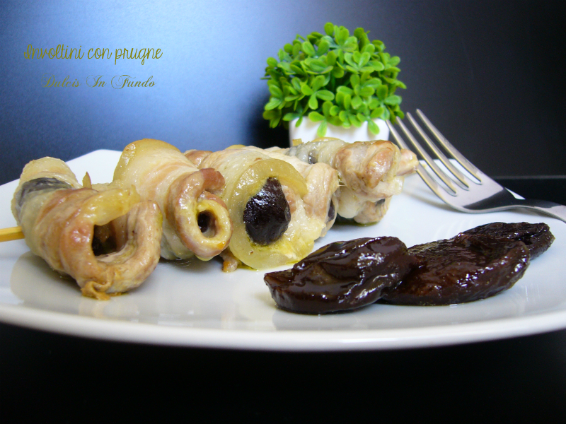 Involtini di pancetta e prugne