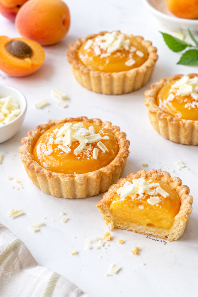 Crostatine alla crema di albicocche