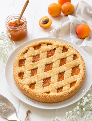 Crostata con marmellata di albicocche