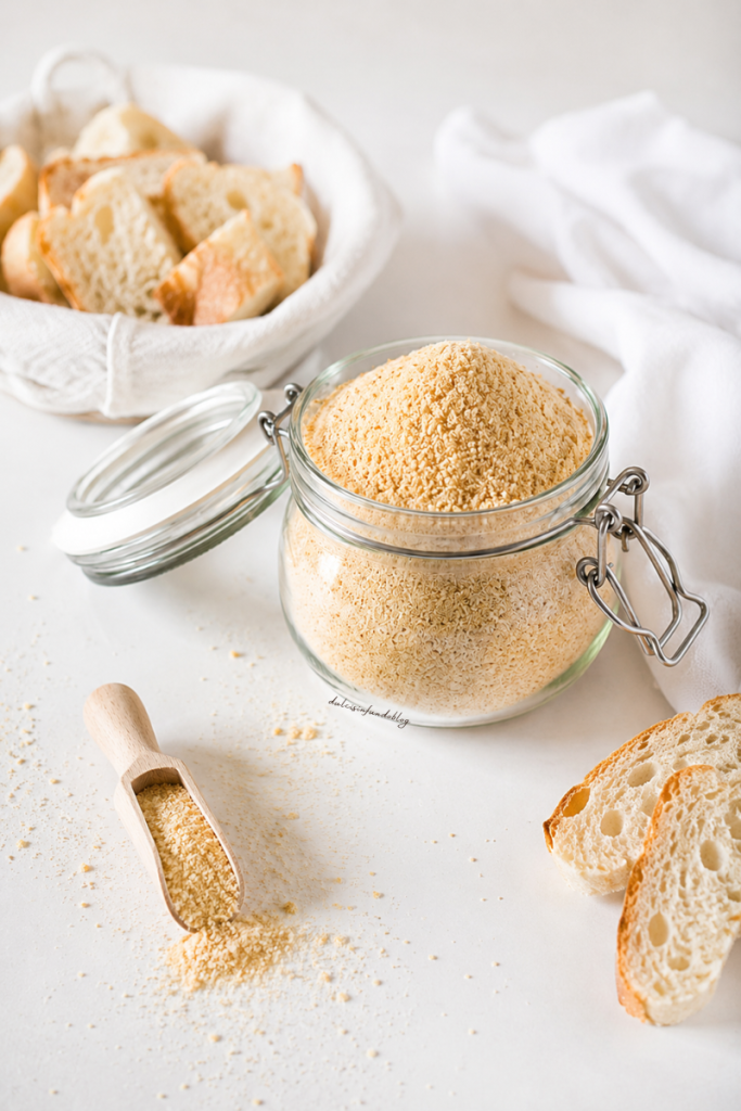 Pangrattato fatto in casa con il pane raffermo