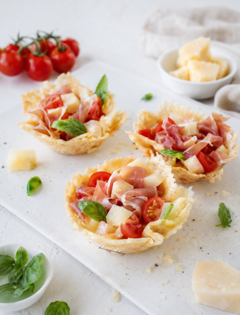 Insalata estiva in cialda croccante