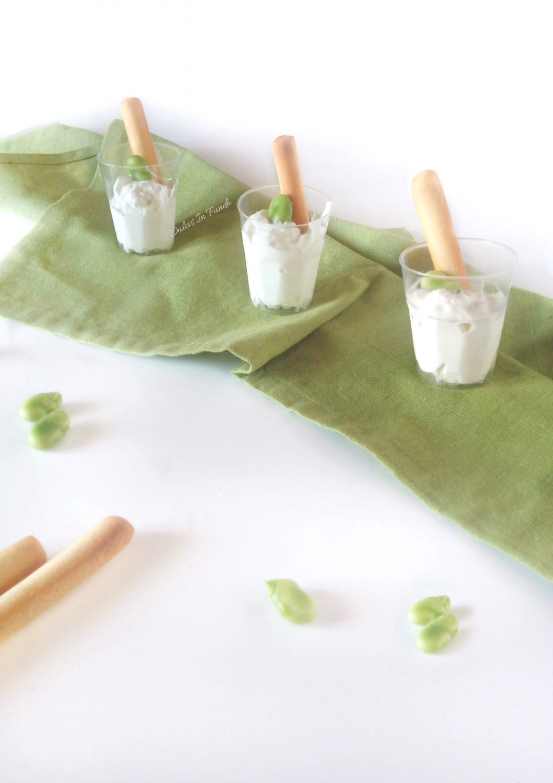 Finger food con fave e stracciatella