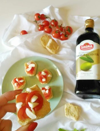 Friselline con pomodorini, mozzarella e olio Sagra Bassa Acidità