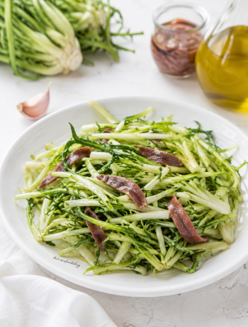 Insalata di puntarelle alla romana