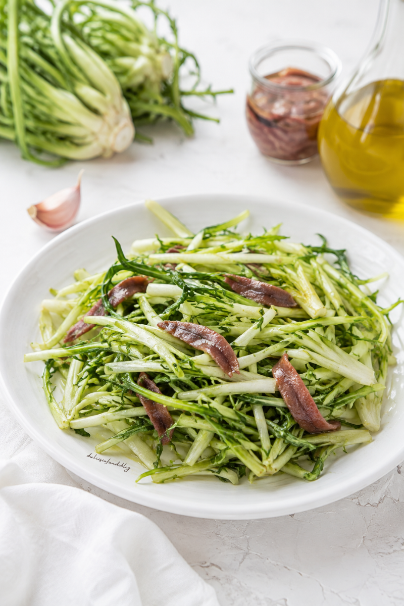 Insalata di puntarelle alla romana