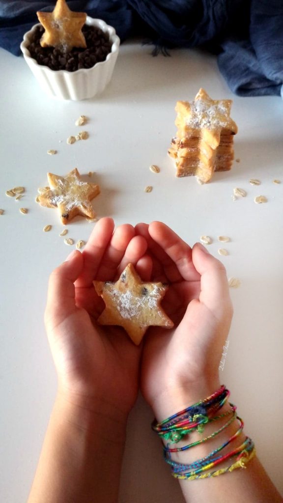 Biscotti con farina d'avena e gocce di cioccolato