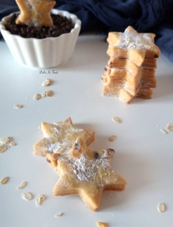 Biscotti con farina d'avena e gocce di cioccolato