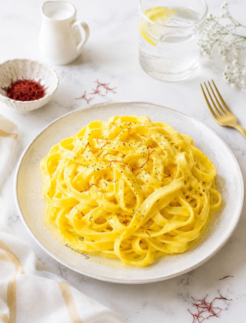 Tagliatelle allo zafferano e panna leggera
