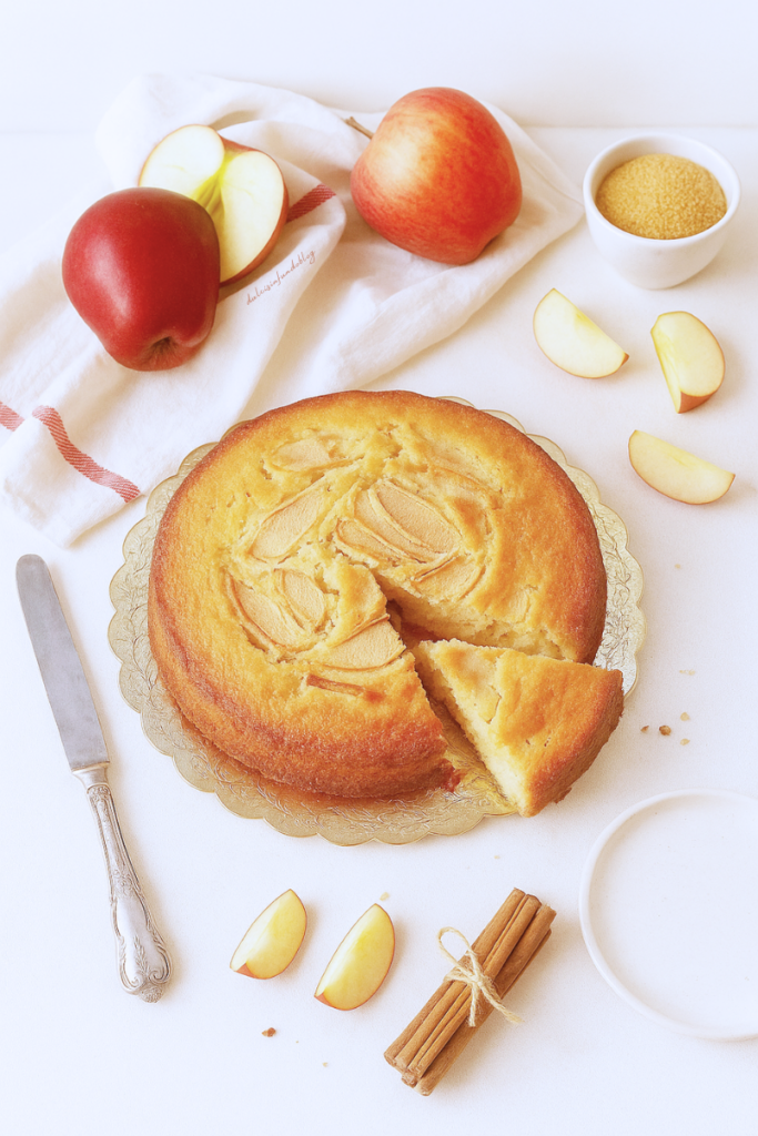 Torta di mele e cannella con zucchero di canna