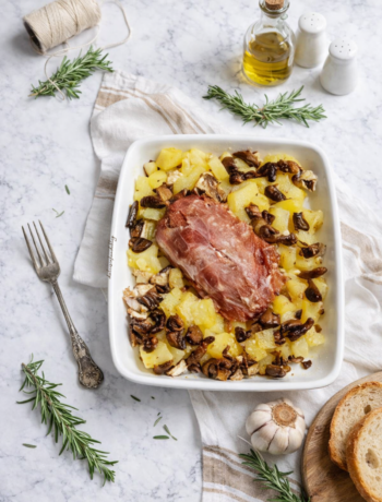 Polpettone in crosta di speck con patate e funghi
