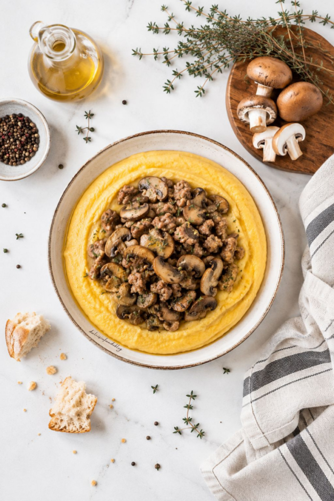 Polenta con funghi e salsiccia
