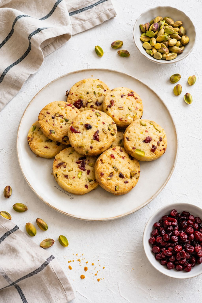 Shortbread con pistacchi e frutti rossi
